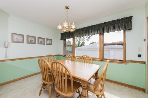 705 Howard Ave, Des Plaines, IL 60016 photo 8