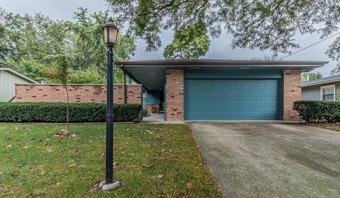 912 Devonshire Dr, Champaign, IL 61821 photo 1