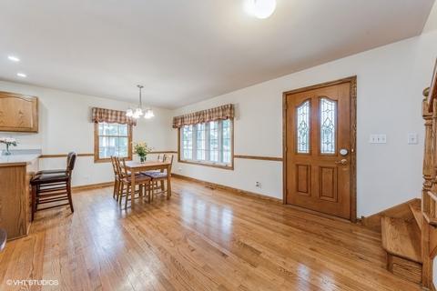 3509 Campbell St, Rolling Meadows, IL 60008 photo 2