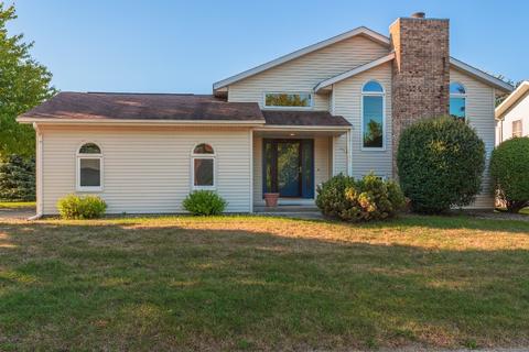 607 Carriage Hills Rd, Normal, IL 61761 photo 2