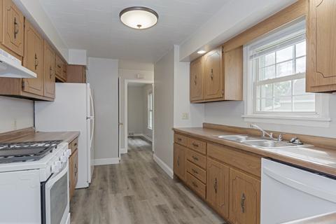 1301 E Oakland Ave, Bloomington, IL 61701 photo 9