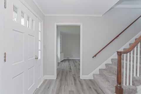 1301 E Oakland Ave, Bloomington, IL 61701 photo 2
