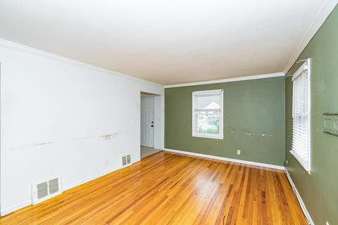 384 S Edison Ave, Elgin, IL 60123 photo 2