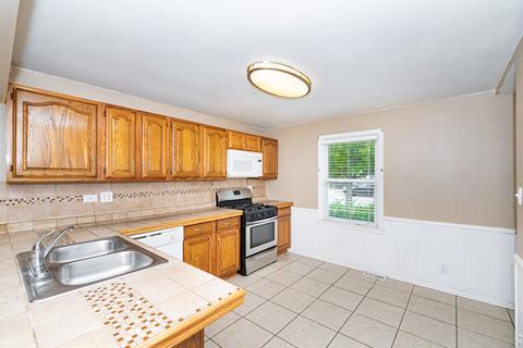 384 S Edison Ave, Elgin, IL 60123 photo 7