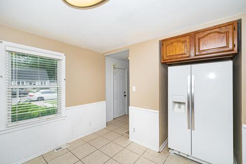 384 S Edison Ave, Elgin, IL 60123 photo 11