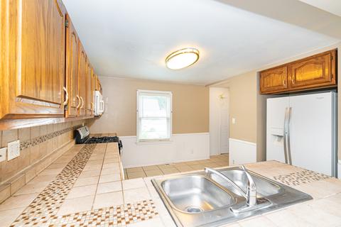 384 S Edison Ave, Elgin, IL 60123 photo 10