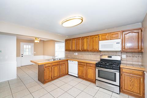 384 S Edison Ave, Elgin, IL 60123 photo 8