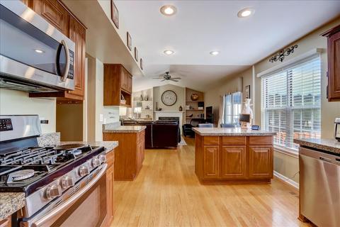 6174 Golfview Dr, Gurnee, IL 60031 photo 8