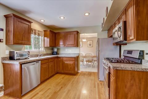 6174 Golfview Dr, Gurnee, IL 60031 photo 9