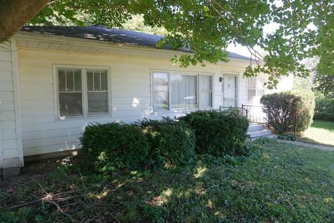 250 Maple St, Weldon, IL 61882 photo 3