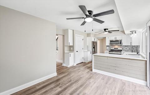 585 E Devon Ave, Roselle, IL 60172 photo 9