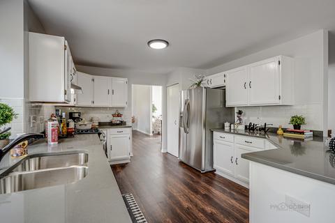 7798 Dada Dr, Gurnee, IL 60031 photo 10