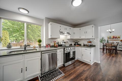 7798 Dada Dr, Gurnee, IL 60031 photo 9
