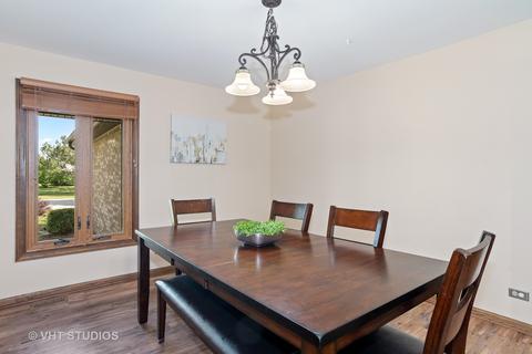 844 Kent Cir, Bartlett, IL 60103 photo 2
