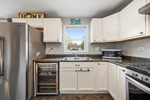 1218 Meyer St, Elgin, IL 60123 photo 2