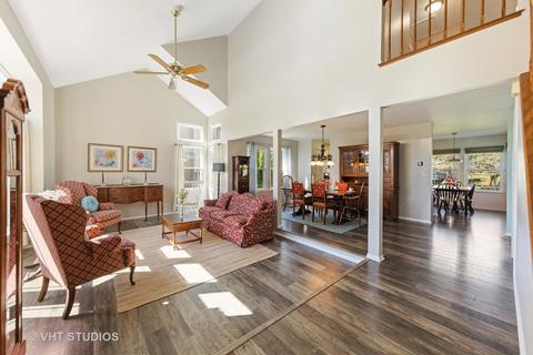 682 Heather Ln, Bartlett, IL 60103 photo 4