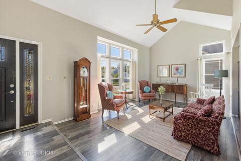 682 Heather Ln, Bartlett, IL 60103 photo 3