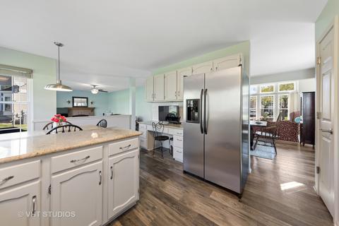 682 Heather Ln, Bartlett, IL 60103 photo 10