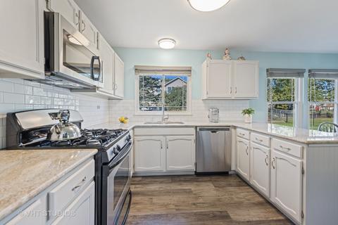 682 Heather Ln, Bartlett, IL 60103 photo 9
