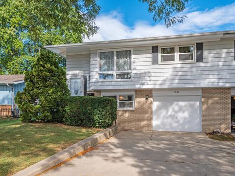 1632 Maple Ln, Elgin, IL 60123 photo 1