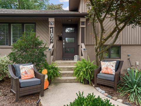 102 N Beverly St, Wheaton, IL 60187 photo 2