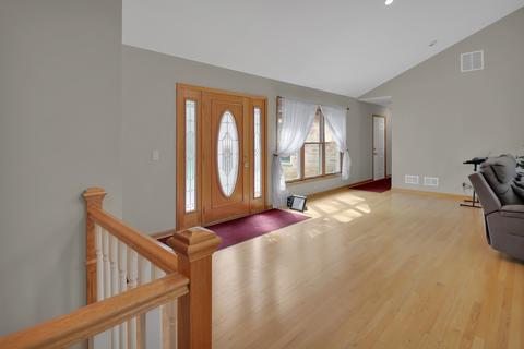 5302 Hayes Rd, Algonquin, IL 60102 photo 8