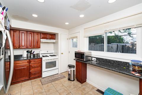 9341 Dee Rd, Des Plaines, IL 60016 photo 7