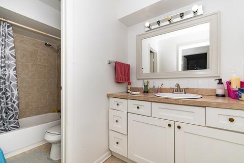 9341 Dee Rd, Des Plaines, IL 60016 photo 9
