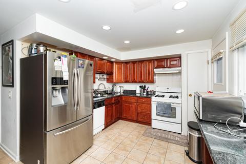9341 Dee Rd, Des Plaines, IL 60016 photo 6