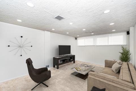 9341 Dee Rd, Des Plaines, IL 60016 photo 4