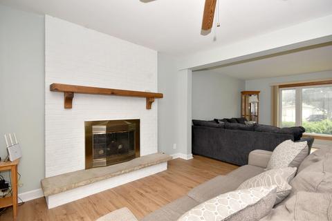 1615 Wilson Ave, Wheaton, IL 60189 photo 4