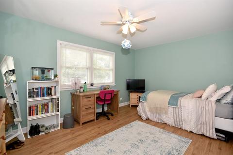 1615 Wilson Ave, Wheaton, IL 60189 photo 17