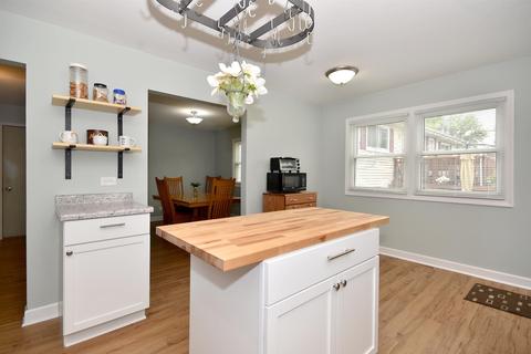 1615 Wilson Ave, Wheaton, IL 60189 photo 9
