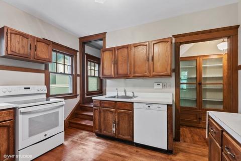1045 Maple Ave, Evanston, IL 60202 photo 5
