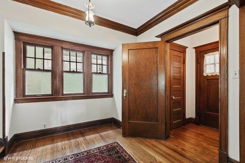 1045 Maple Ave, Evanston, IL 60202 photo 2