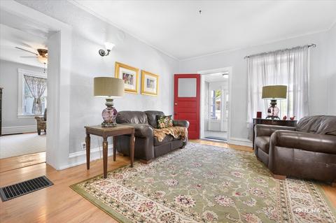 603 E Benton St, Aurora, IL 60505 photo 4