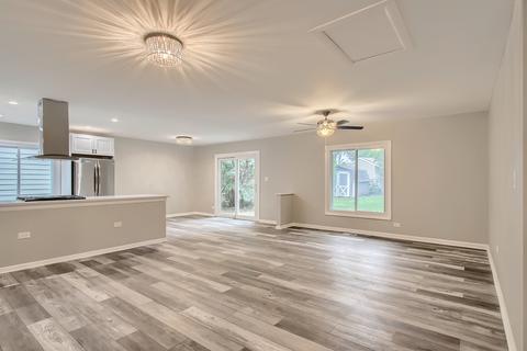 1285 Campbell Ln, Hoffman Estates, IL 60169 photo 7