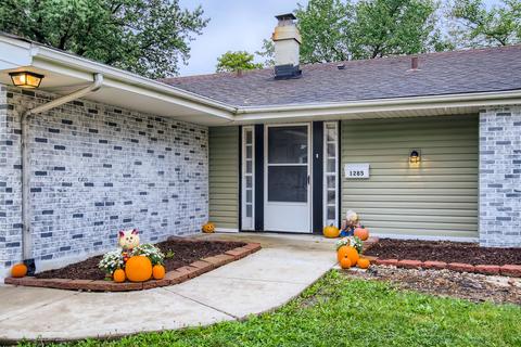 1285 Campbell Ln, Hoffman Estates, IL 60169 photo 3