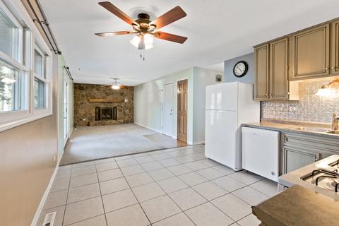 12106 Harrison Ave, Hebron, IL 60034 photo 2