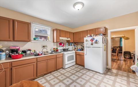 483 Park St, Elgin, IL 60120 photo 2
