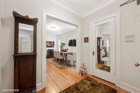 557 Barton Ave, Evanston, IL 60202 photo 2