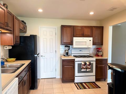 1606 Newburn Ct #B1, Wheeling, IL 60090 photo 3