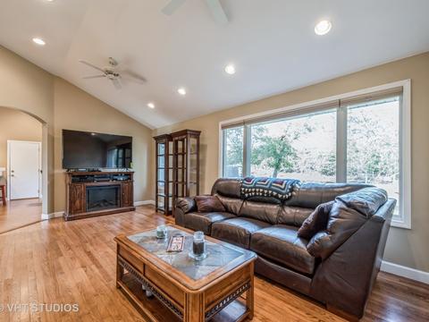 2909 Holiday Dr, Mchenry, IL 60050 photo 8