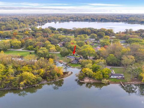 2909 Holiday Dr, Mchenry, IL 60050 photo 2