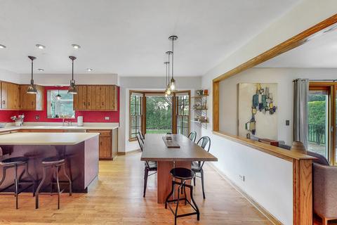 2052 Burnham Pl, Wheaton, IL 60189 photo 9