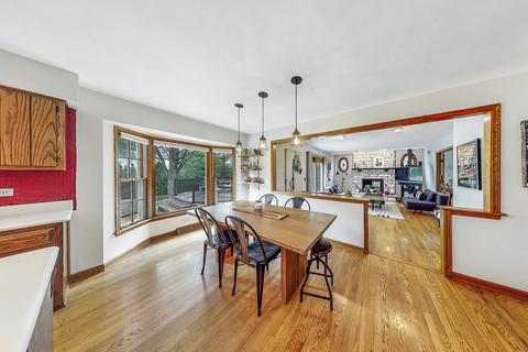 2052 Burnham Pl, Wheaton, IL 60189 photo 10