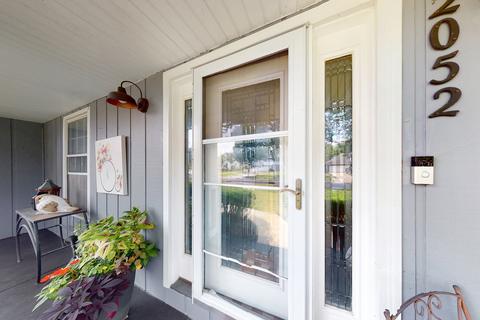 2052 Burnham Pl, Wheaton, IL 60189 photo 4