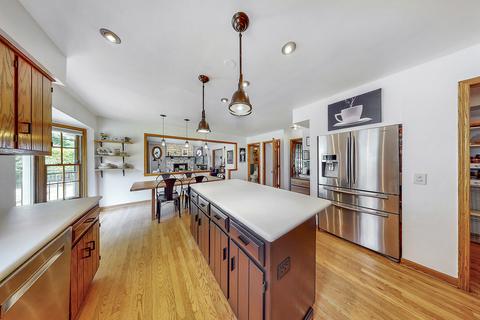 2052 Burnham Pl, Wheaton, IL 60189 photo 8
