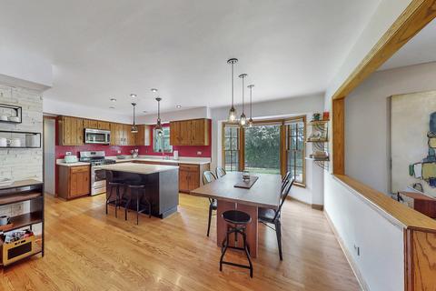 2052 Burnham Pl, Wheaton, IL 60189 photo 11