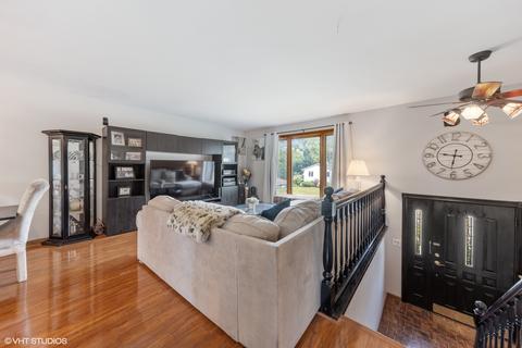 15 Walnut Ln, Algonquin, IL 60102 photo 4